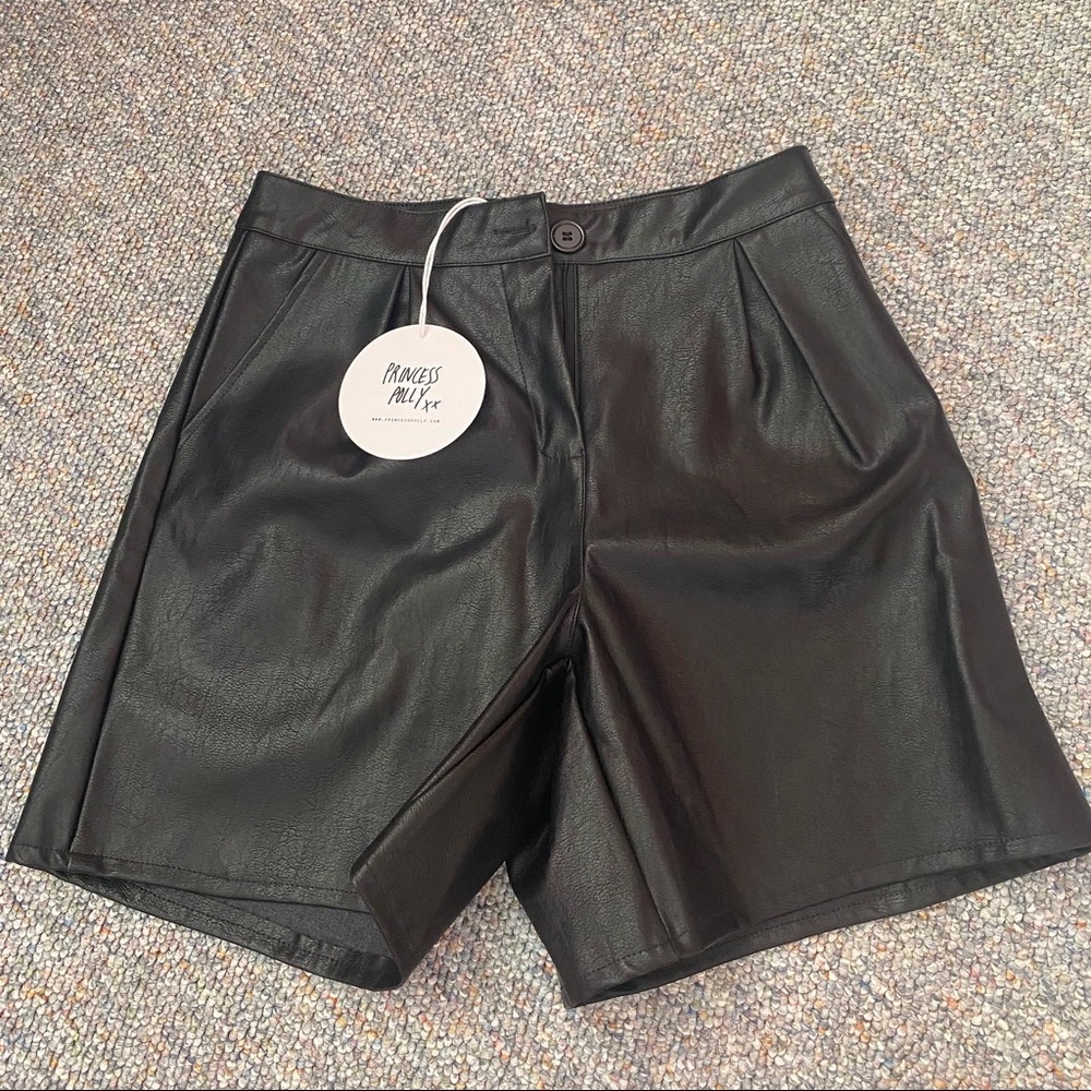 🖤PRINCESS POLLY BLACK LEATHER SHORTS🖤
